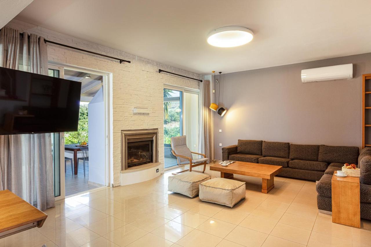 Thetree Villa, With Heated Pool & Spa Whirlpool Gállos Exterior photo