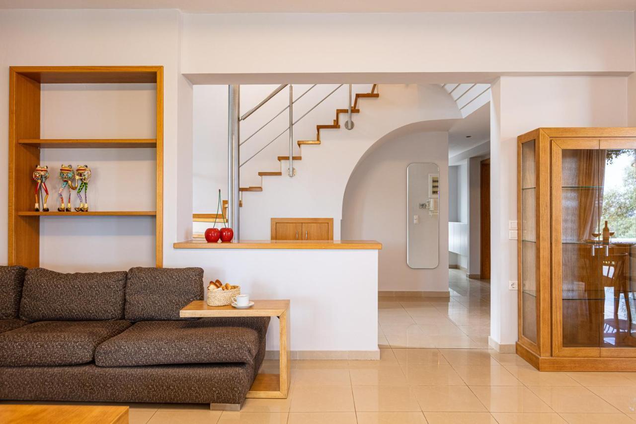 Thetree Villa, With Heated Pool & Spa Whirlpool Gállos Exterior photo