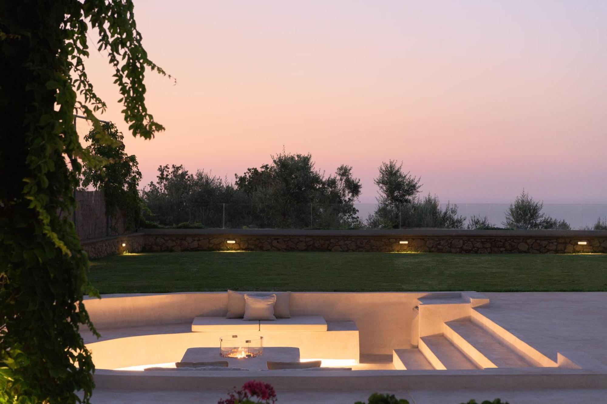 Thetree Villa, With Heated Pool & Spa Whirlpool Gállos Exterior photo