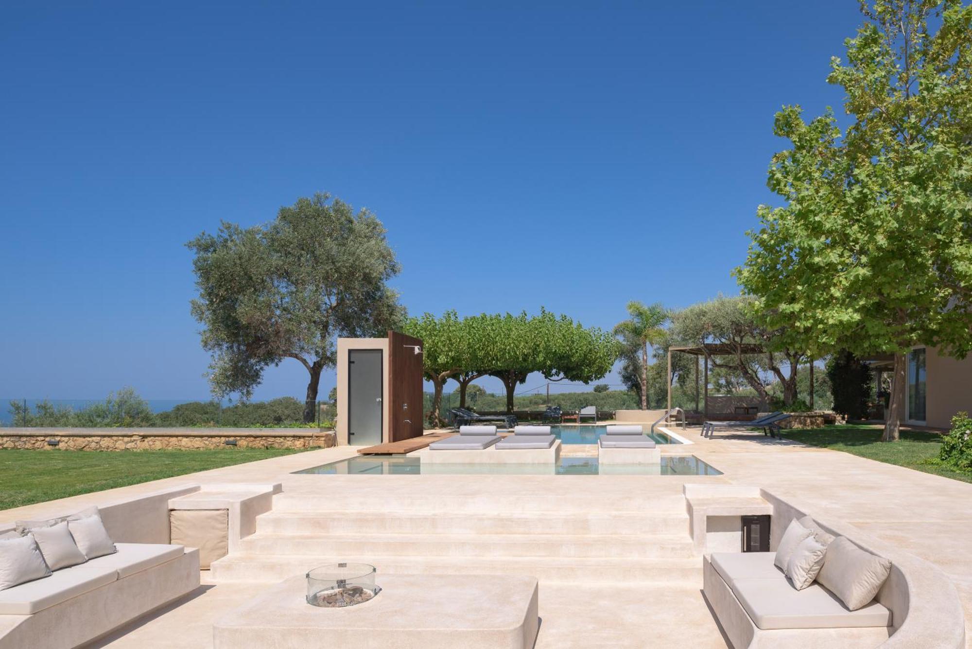 Thetree Villa, With Heated Pool & Spa Whirlpool Gállos Exterior photo